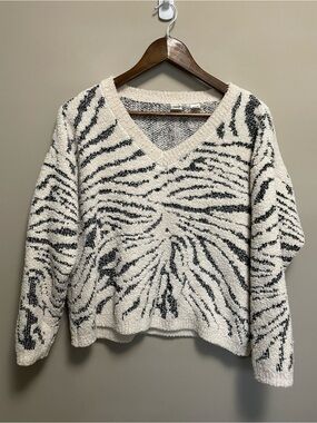OAK & Ivy Cream and Black V-Neck Zebra-Print Pullover Sweater Women’s Medium